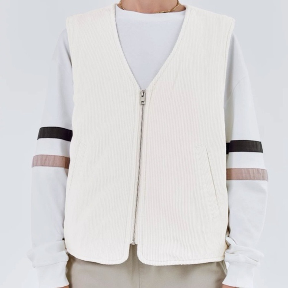 Aritzia TNA Carlaw Vest in Lavender Purple Size Medium Corduroy Ribbed Quilted - Picture 10 of 11